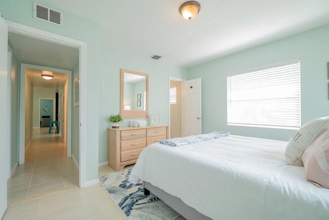 Building Photo - 1424 Willow Rd