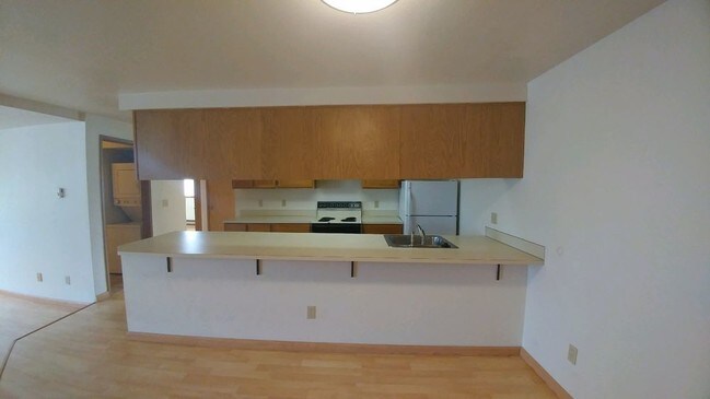 Foto del edificio - Greenwood Apartment with Laundry