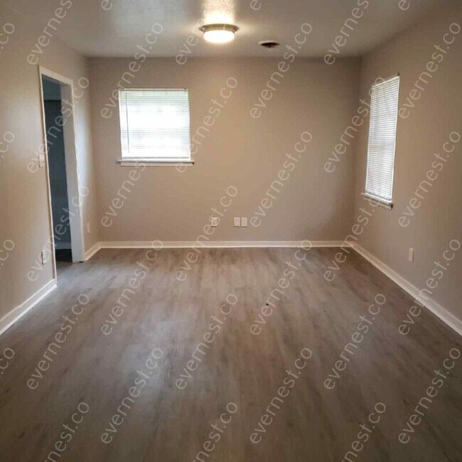 Foto del edificio - 329 Glen Rose Dr
