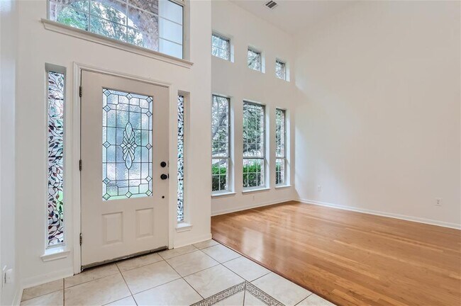 Building Photo - 5711 Bexley Ct