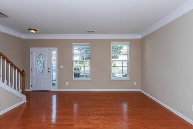 Building Photo - 3004 Centerview Dr