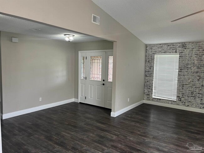 Building Photo - 3225 Mariners Dr