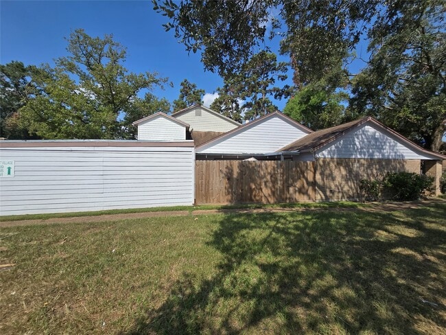 Building Photo - 12459 W Village Dr