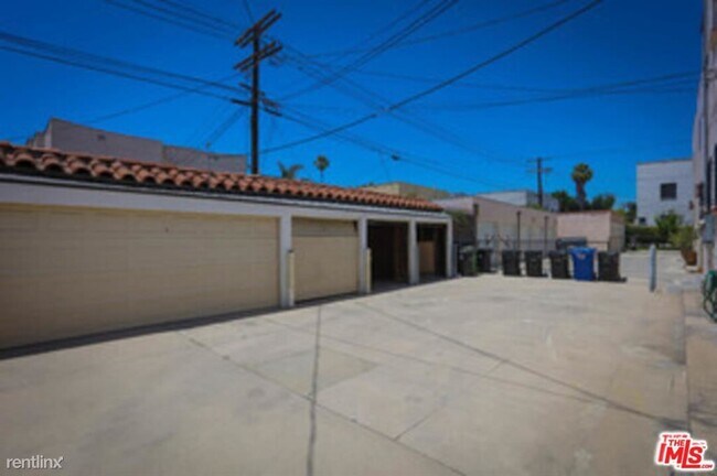 Building Photo - 451 N Spaulding Ave