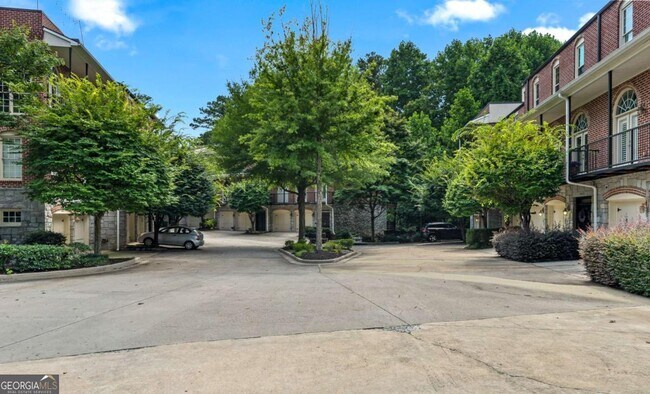 Foto del edificio - 5512 Glenridge Dr