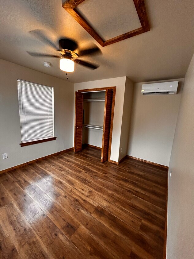 Primary Photo - 223 N Hickory St