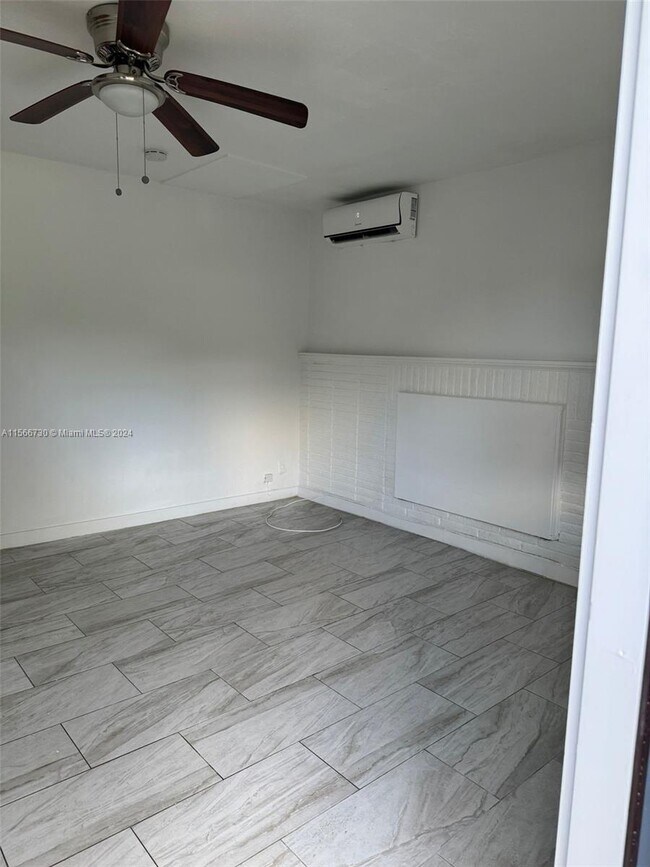 Building Photo - 1324 N 58th Ave