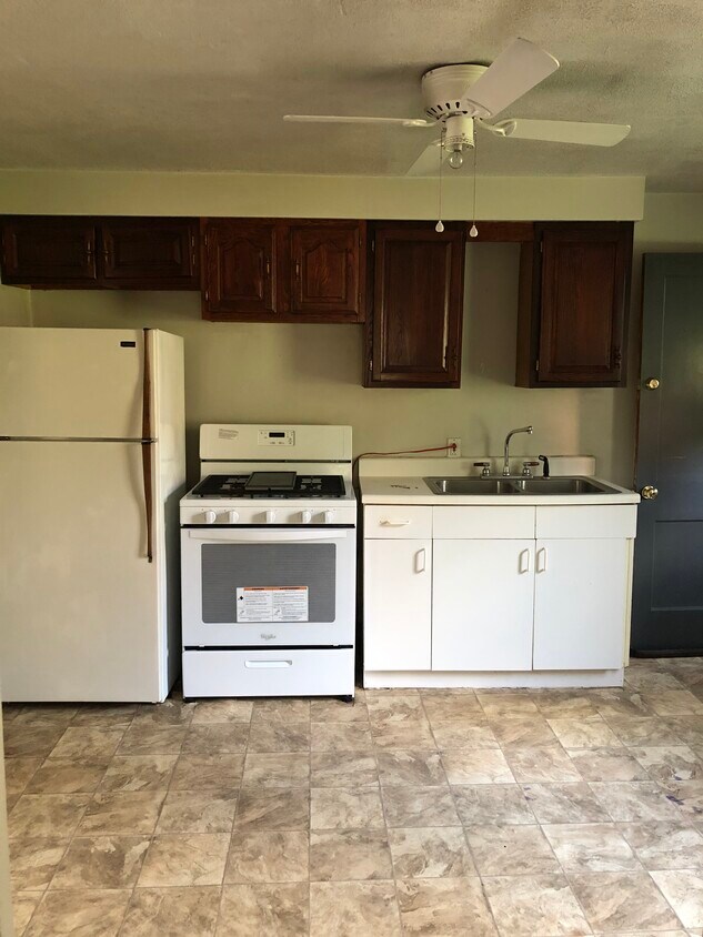 Cocina - 948 Locust Ave