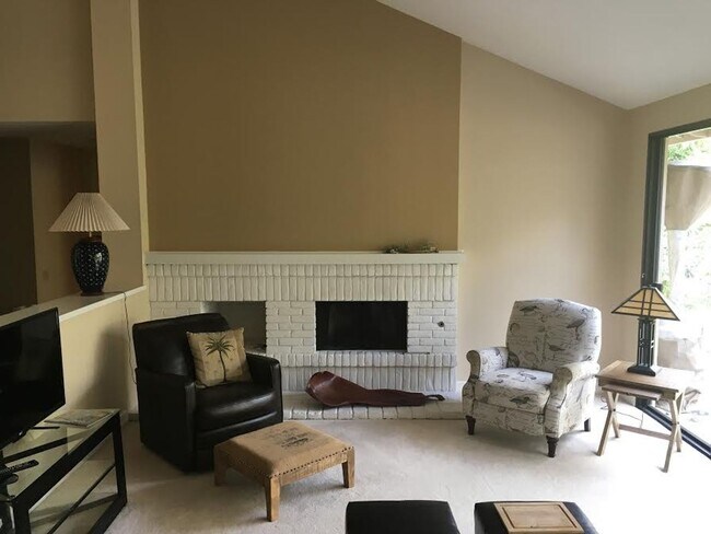 Foto del edificio - Beautifully Furnished Home For 8 Months in Shadowridge/Vista