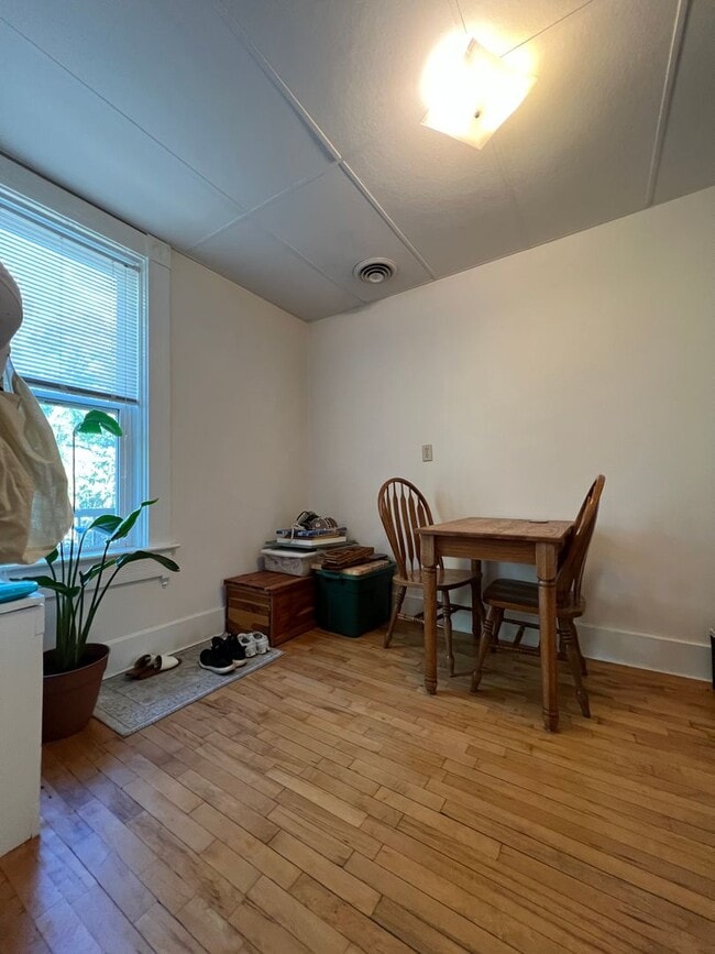 Building Photo - 1 Bedroom Apartment On The Northside