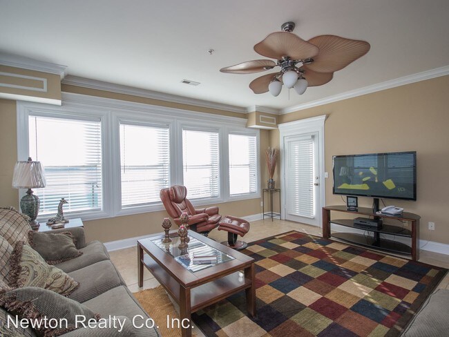 Building Photo - 5590 Bay Village Dr