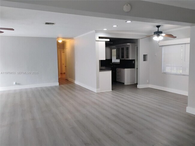 Building Photo - 2600 SW 9th Ave