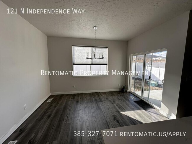 Building Photo - 121 N Independence Way