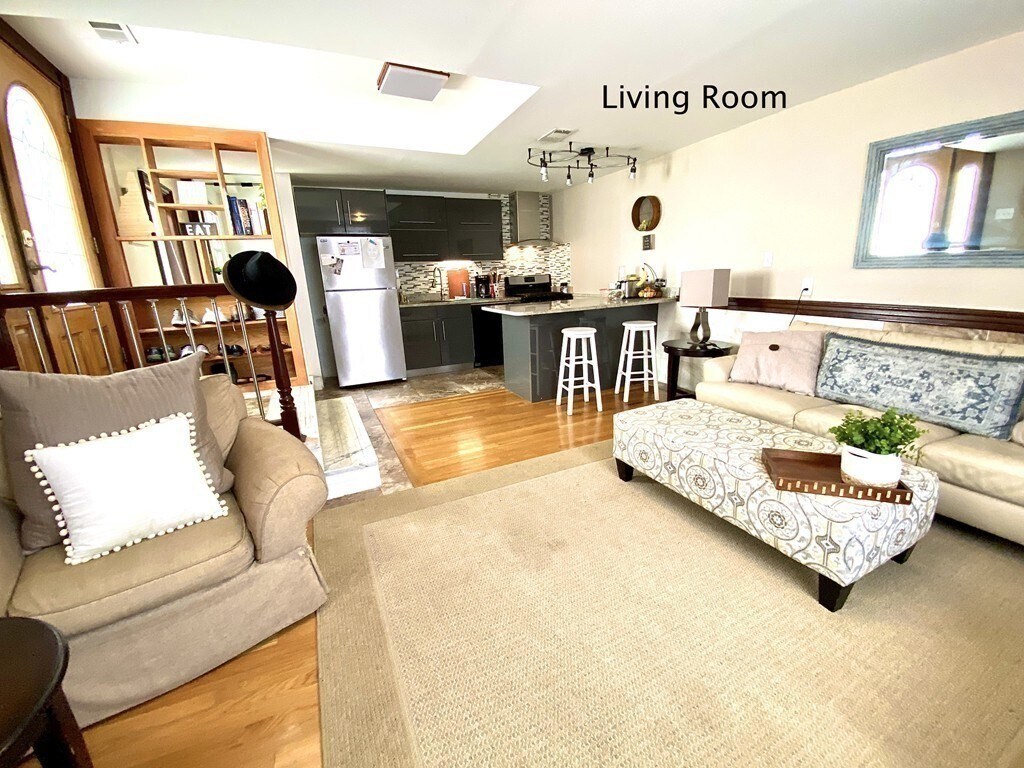 8 Hanson St Unit 1, Somerville, MA 02143 8 Hanson St Somerville, MA