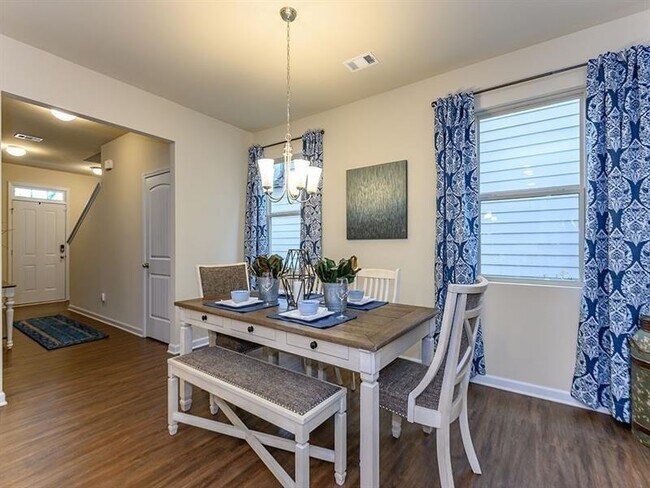 Foto del edificio - 151 Centennial Ridge Dr