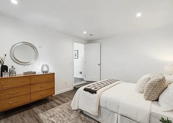 Foto principal - Renovated cottage on huge lot! This stylis...
