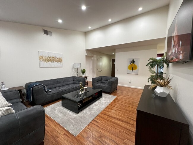 Building Photo - 18411 Algiers St