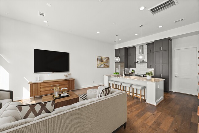 Foto del edificio - 2409 Webster St