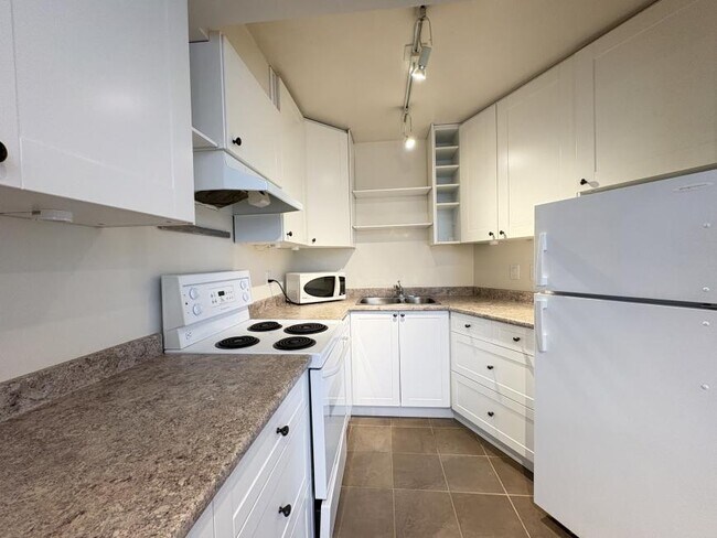 Photo du bâtiment - 1 bedroom in Vancouver BC V6R 2J4