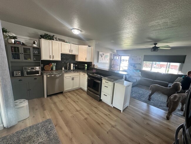 Foto del edificio - 11916 Barrett St