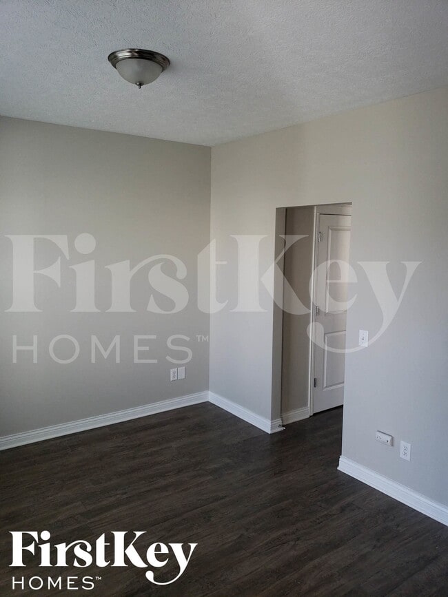 Building Photo - 1527 W Quail Run Dr