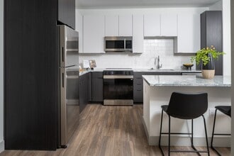 Building Photo - Legacy Metro 525