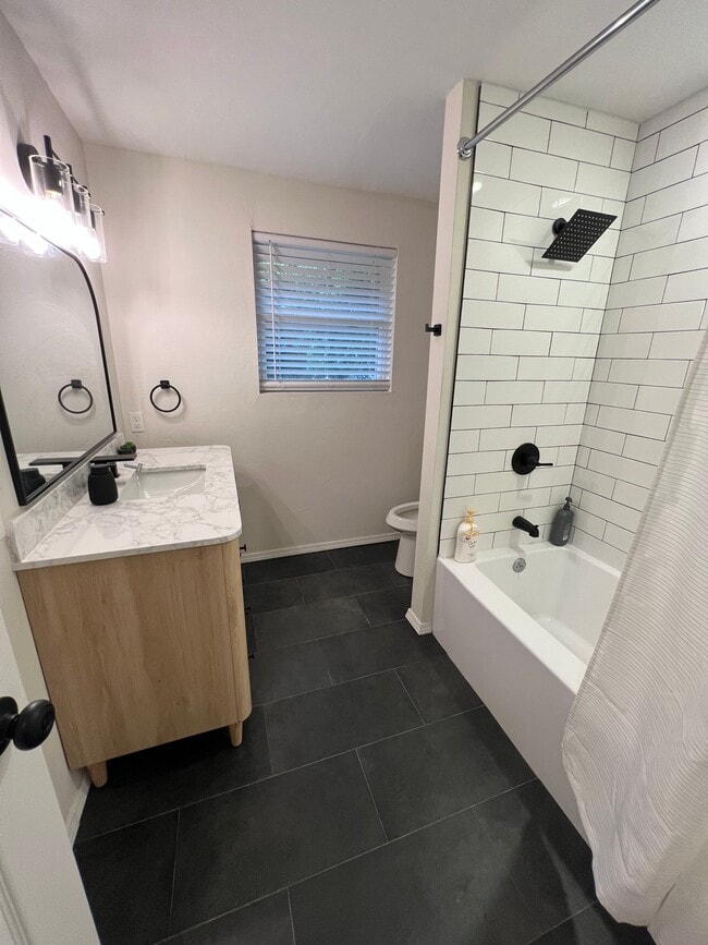 Foto del edificio - 3424 Parker Dr