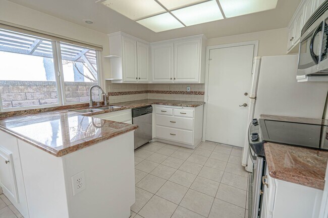 Foto del edificio - COMING SOON! Single Story 3 Bedroom Home F...
