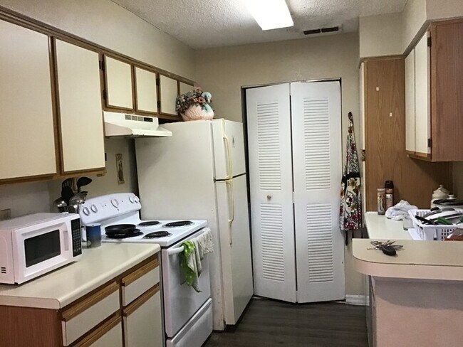 Building Photo - 2 Bedrm (Tradewinds) Condo For Rent SEE TERMS