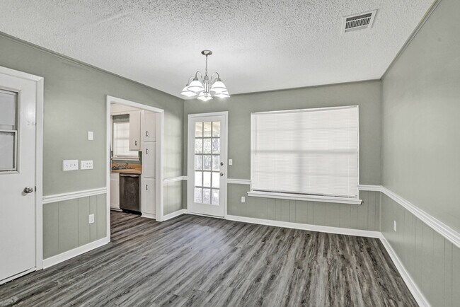 Foto del edificio - 4615 Sherbrook Dr
