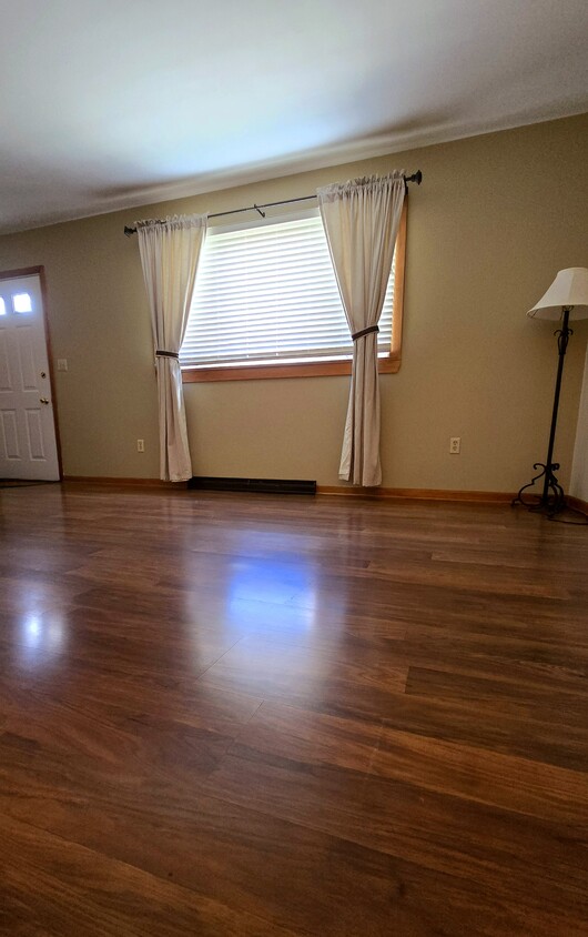 Living room - 2902 Raspberry St