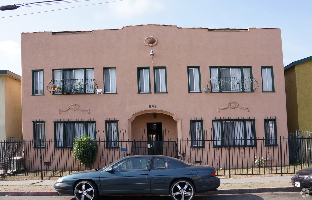 Building Photo - 842 W 83rd St