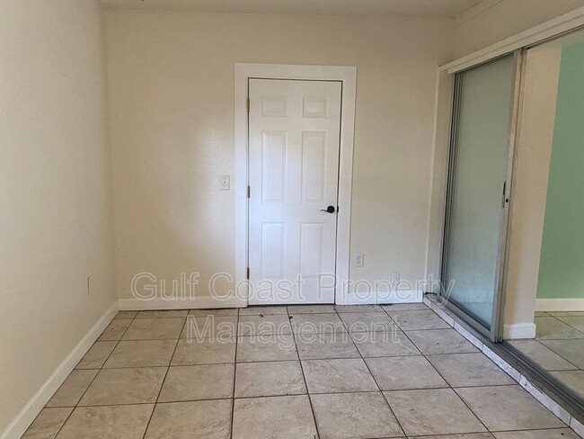 Foto del edificio - 1341 N Lockwood Ridge Rd