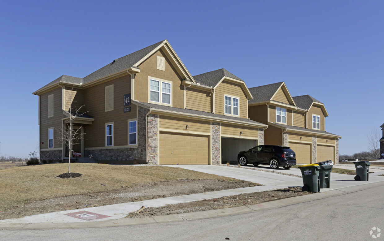 Primary Photo - Townhomes at the Reserve