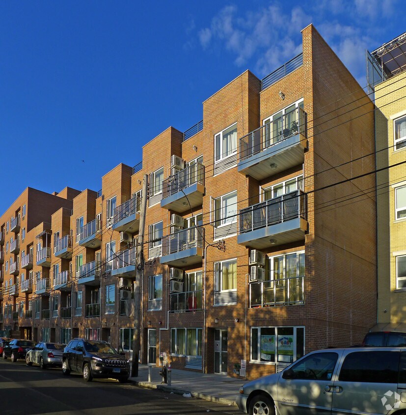 Foto del edificio - 32-28 137th St