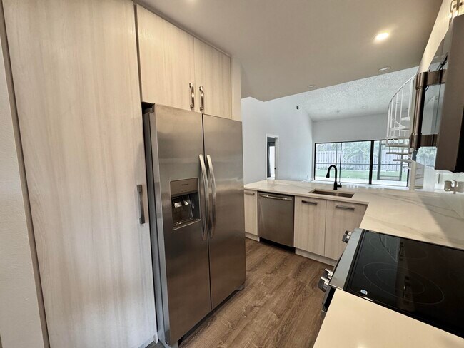 Foto del edificio - 6680 Thornhill Ct
