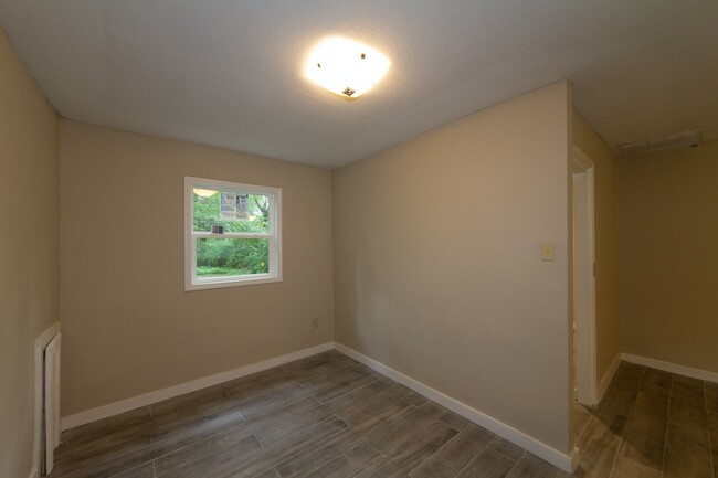 Building Photo - Completely remodeled 3 bed 1 bath home rea...