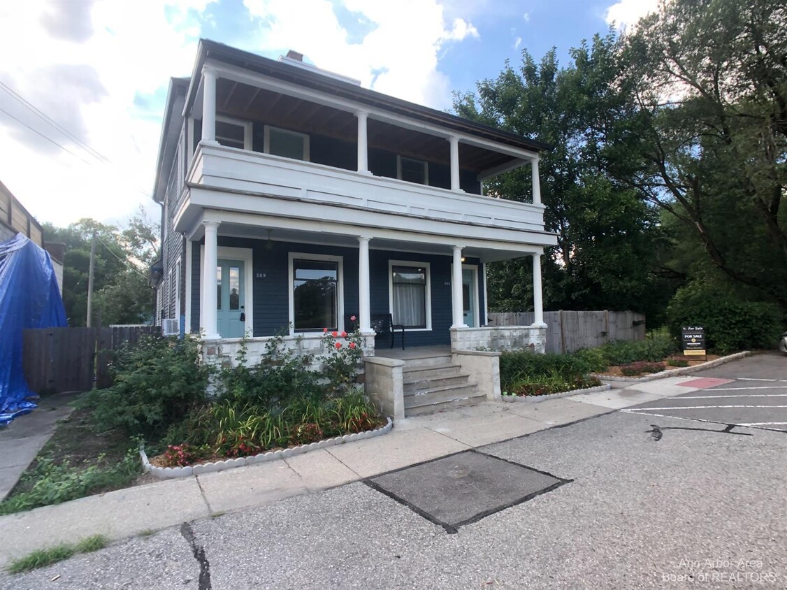 Foto principal - 209 N Park St