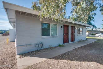 Building Photo - 1008 S Mariana St