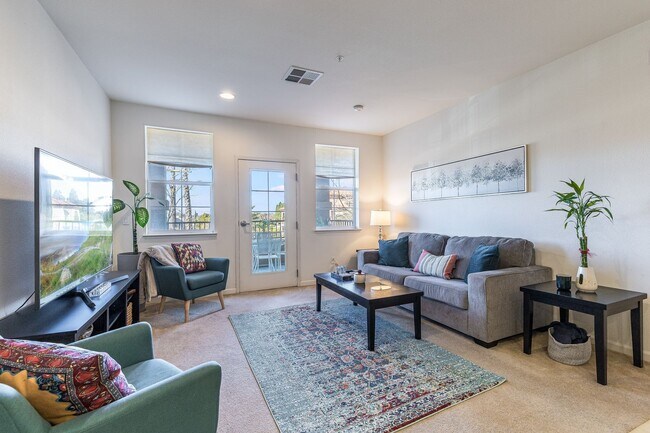 Building Photo - $2595 - Beautiful 1 Bd / 1 Ba Condo in Gat...