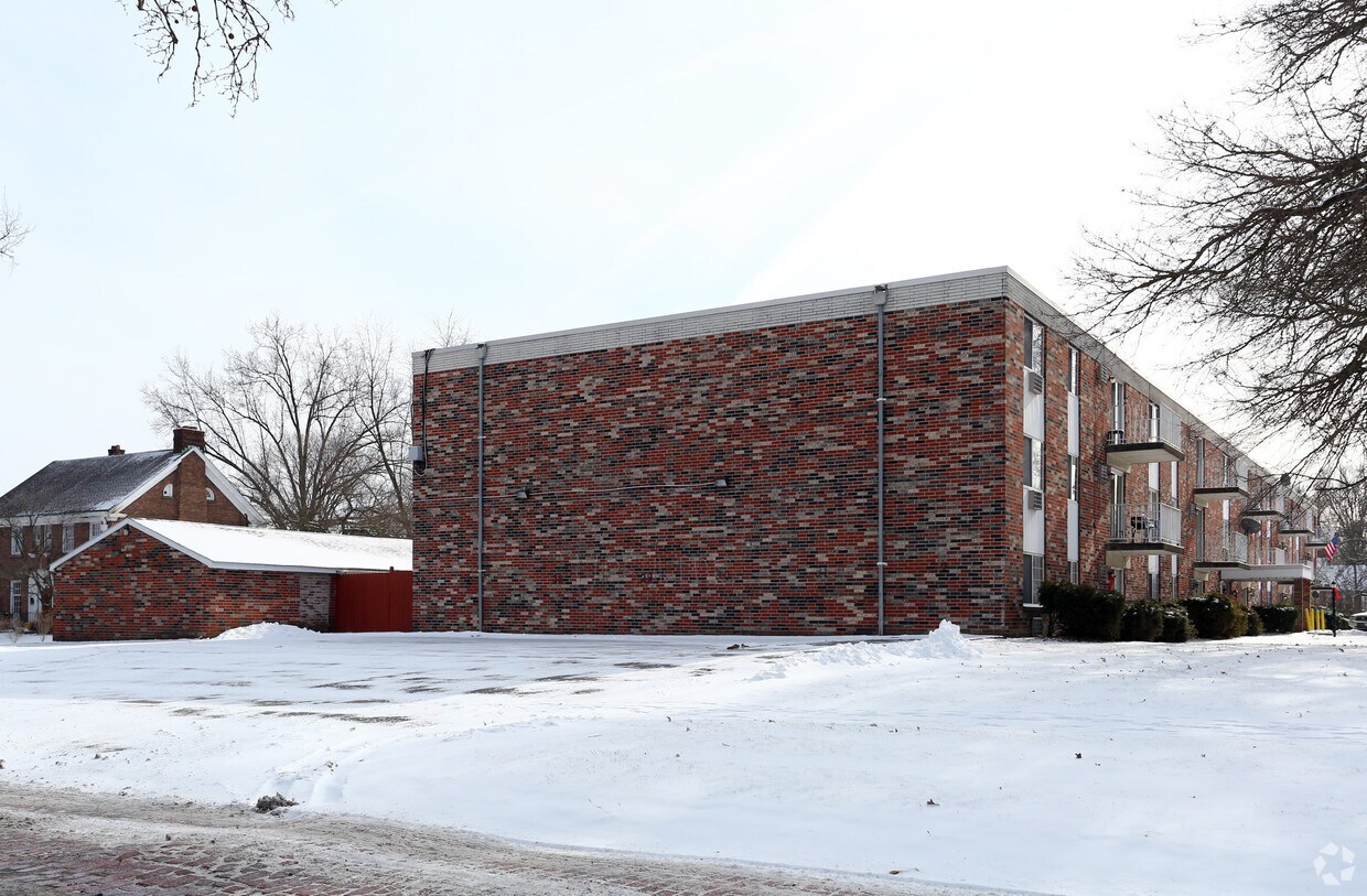 Foto del edificio - Crandall Park Apartments