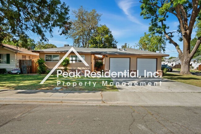 Foto del edificio - Updated Woodland 2bd/1ba Duplex