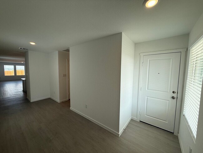 Foto del edificio - Brand NEW 4-bedroom, 2-bathroom home for l...