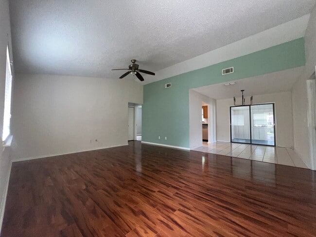 Building Photo - Port Orange 3 bed & 2 bath home