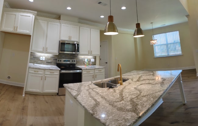 Building Photo - 91 Tropics Ave