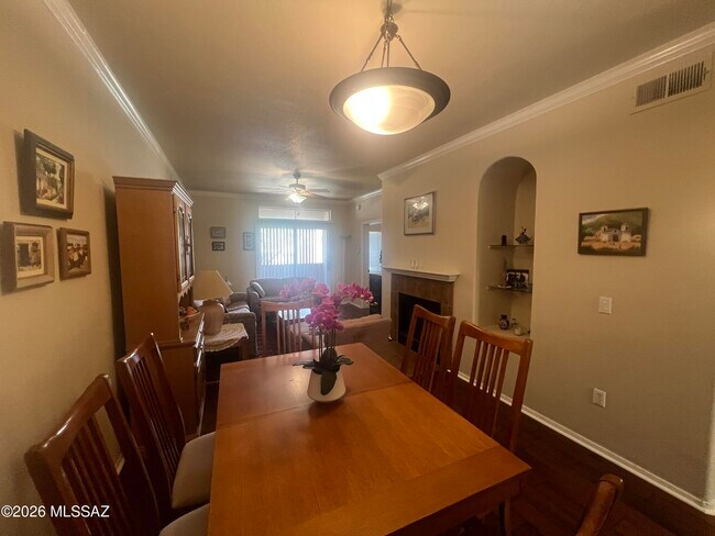 Foto del edificio - 7050 E Sunrise Dr