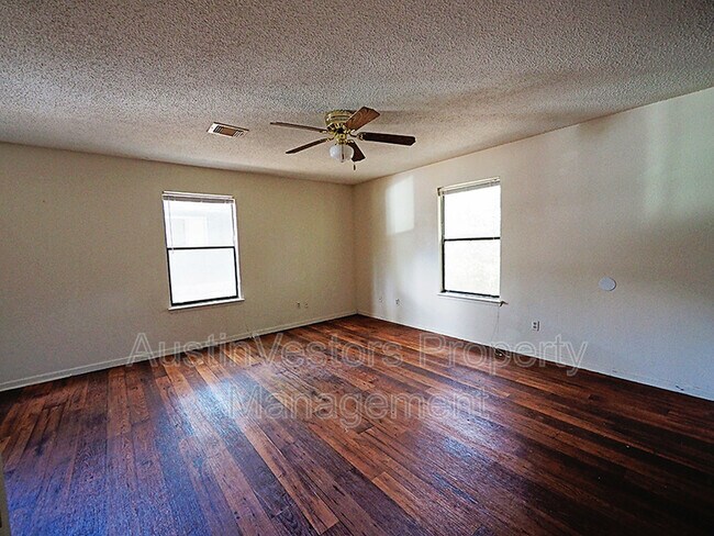 Foto del edificio - 115 S Frio St