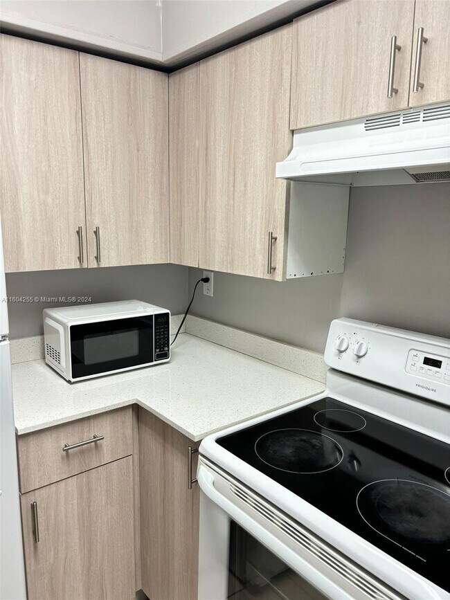 Foto del edificio - 8365 SW 152nd Ave