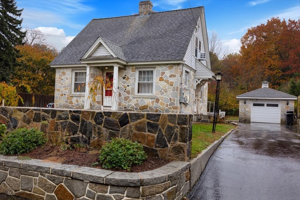 Primary Photo - 204 Groton Rd