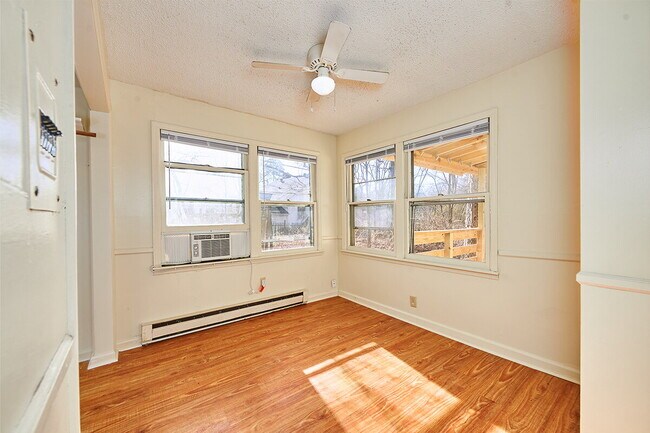 Foto del edificio - Coming Soon: 2BR, 1BA house (Do not apply without speaking with us first.)